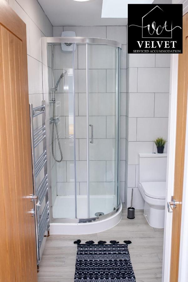 1 Bed House At Velvet Serviced Accommodation Swansea With Free Parking & Wifi - Sa1 Exterior foto